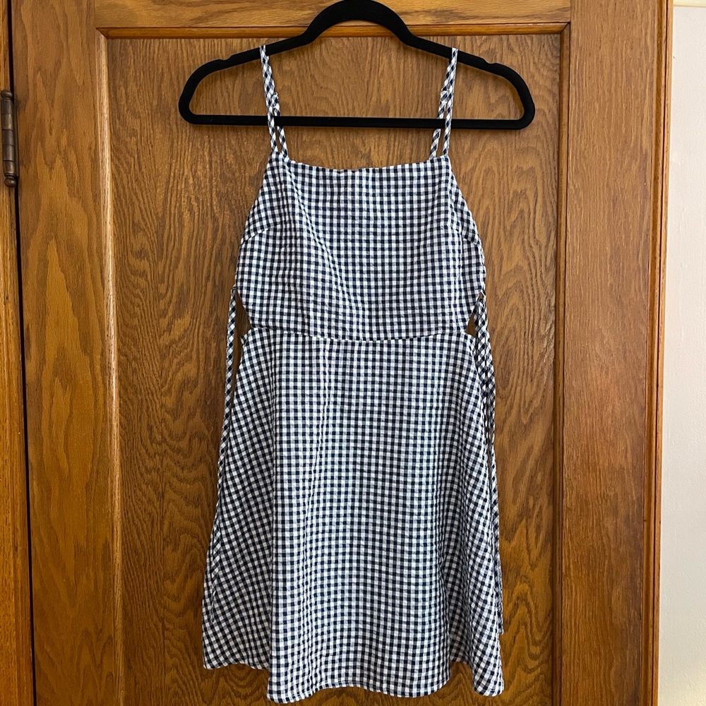 Lulu’s side tie mini dress
